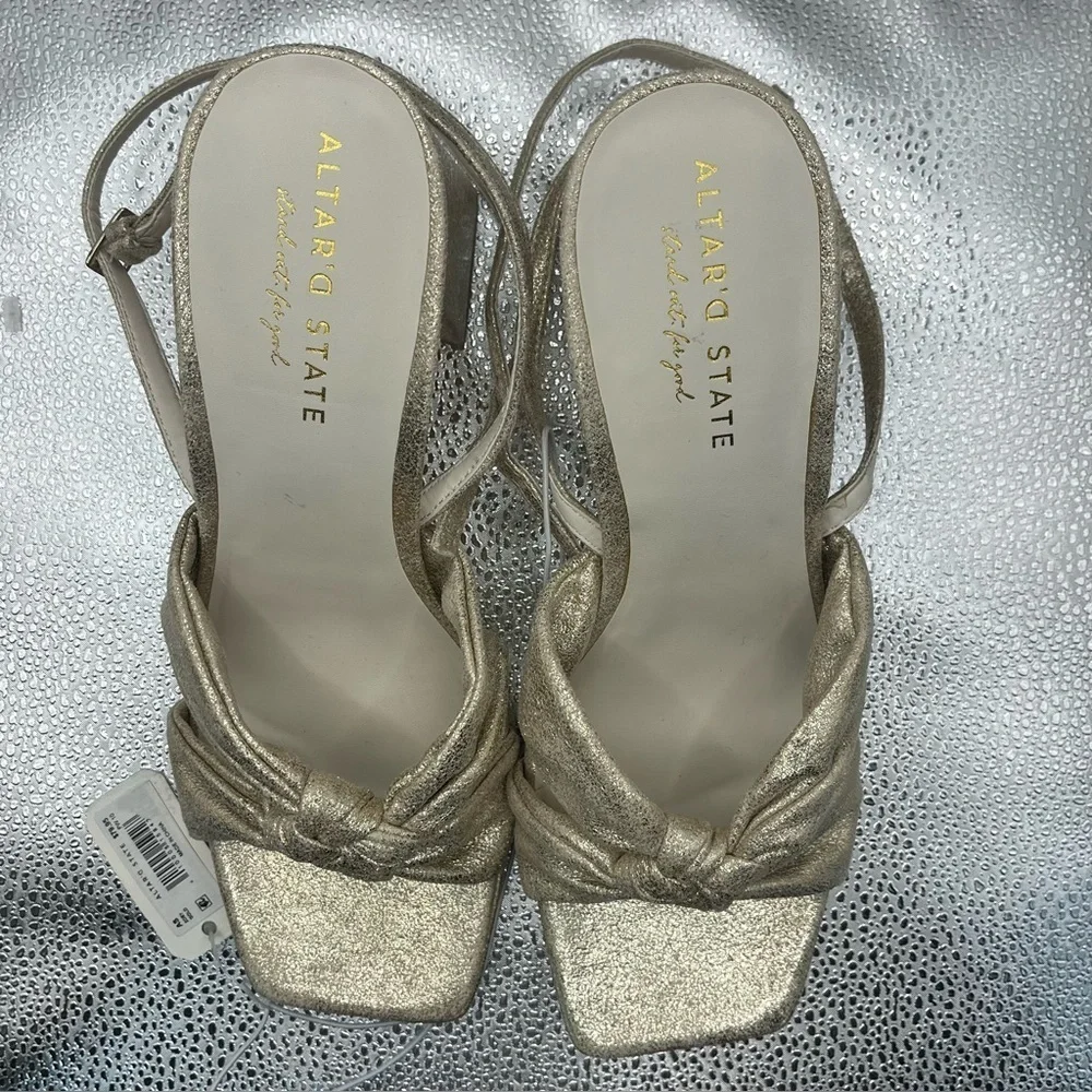 NWT Altar'd State Zoey Gold Strappy Chunky Block Heels Sz 10